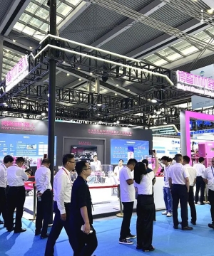 服务与家庭机器人展区