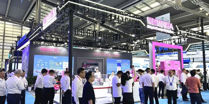 服务与家庭机器人展区